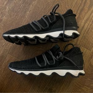 Women’s Sorel Sneakers in size 9.5 Black and Grey